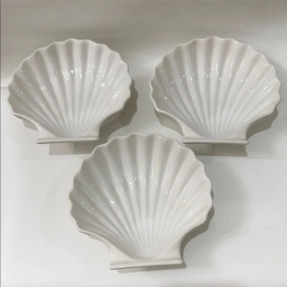 Elegant White Shell-Shaped Baking Serving Trinket Dish Set Of 3 Made Japan 6 1/2